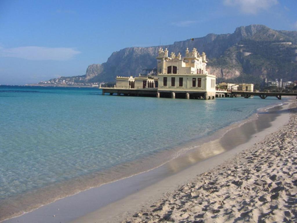 バレストラーテLa Stanza Vicino Al Mare , Una Camera Da Letto E Bagno Con Balcone Vista Mareアパートメント エクステリア 写真