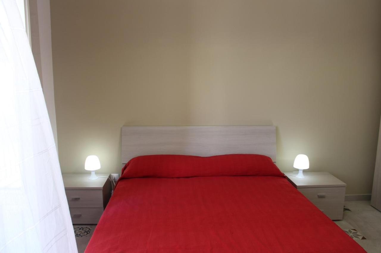 バレストラーテLa Stanza Vicino Al Mare , Una Camera Da Letto E Bagno Con Balcone Vista Mareアパートメント エクステリア 写真