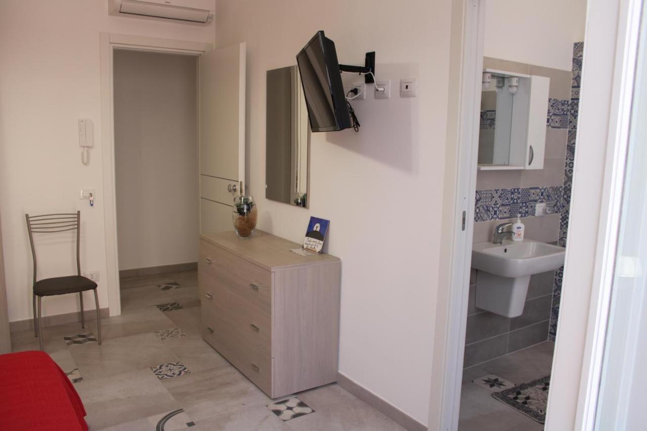 バレストラーテLa Stanza Vicino Al Mare , Una Camera Da Letto E Bagno Con Balcone Vista Mareアパートメント エクステリア 写真